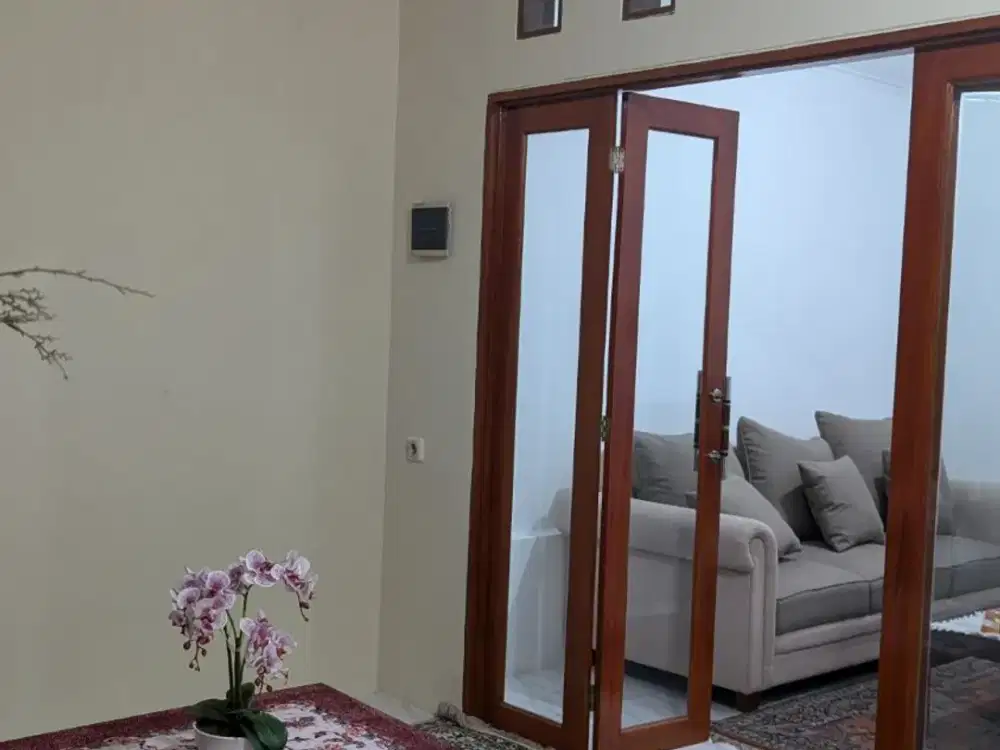 Dijual Rumah Modern 3 Lantai Ternyaman Siap Huni Baru Renov di Dago Bandung