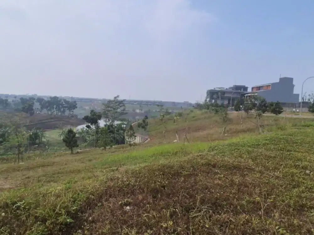 Tanah Kotak Dengan View Danau Disamping Diarea Kota Baru Parahyangan, Bandung