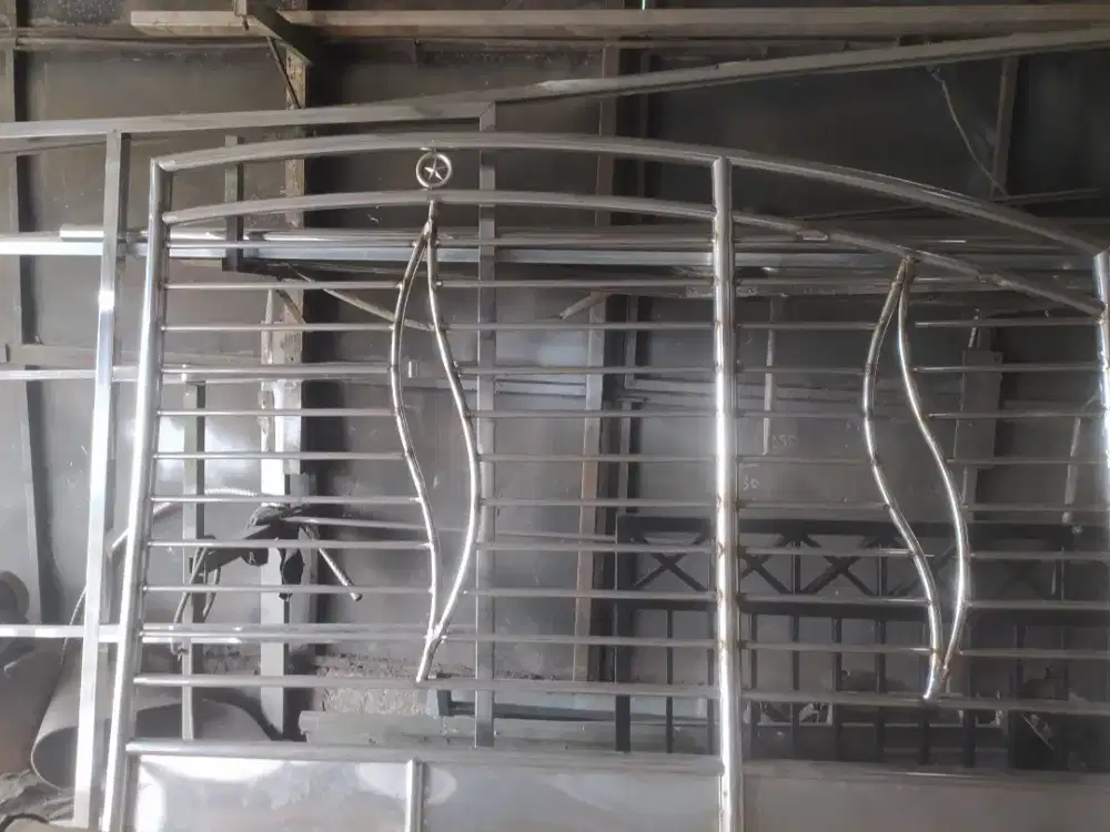 Pintu pagar stanless dan besi minimalis