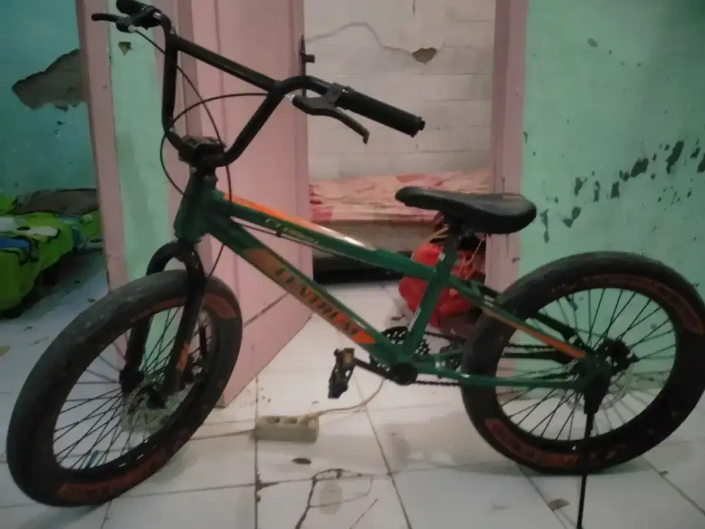 Jual sepeda BMX centrum uk 20, ban jumbo, rem double cakram,nego