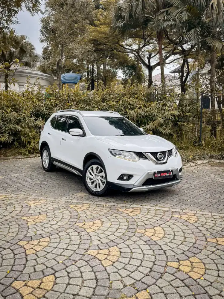 Nissan X-Trail T32 2.5 2015 Bensin Matic Putih Pajak Panjang