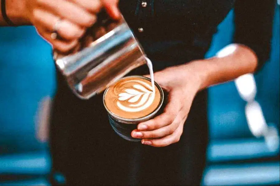 DIBUTUHKAN SEGERA BARISTA / BERPENGALAMAN BUAT KOPI SEPERTI DI CAFE AT