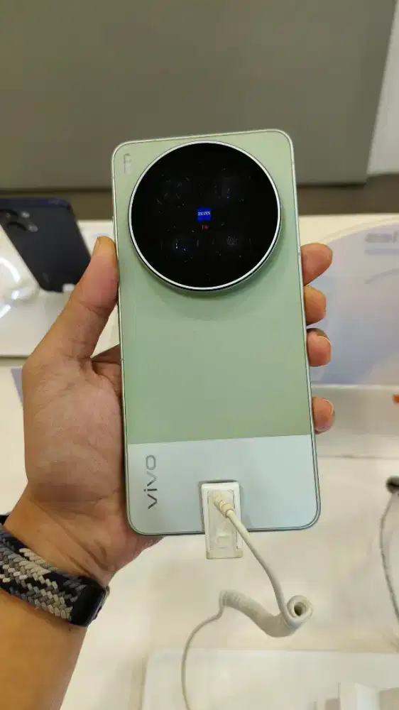 Vivo X300 Ultra | Zeiss Extender Gen 2 Ultra | Zeiss Ultra Grip Kit