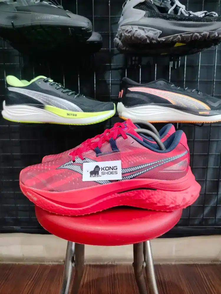 SEPATU SACONY ENDORPHIN LNDN RED BLACK