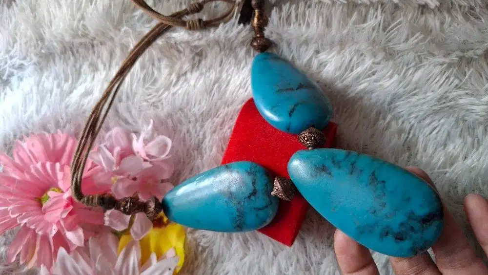 Boho-Chic Chunky Faux Turquoise Statement Necklace