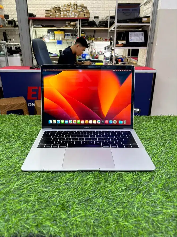 Jual Macbook Air 2018 i5 8/256