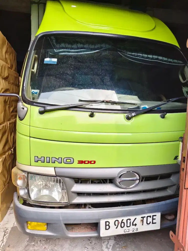 Dijual mobil box engkel hino 2013