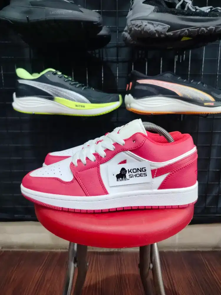 SEPATU AJE I LOW RED WHITE
