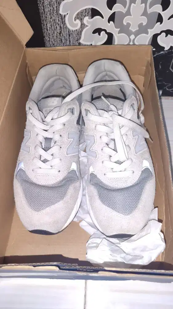 Sepatu Seperti Baru