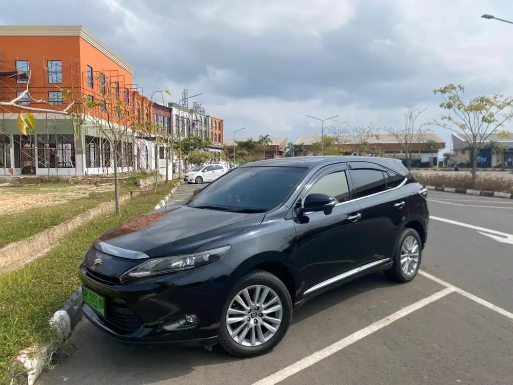 Toyota Harrier Premium 2016