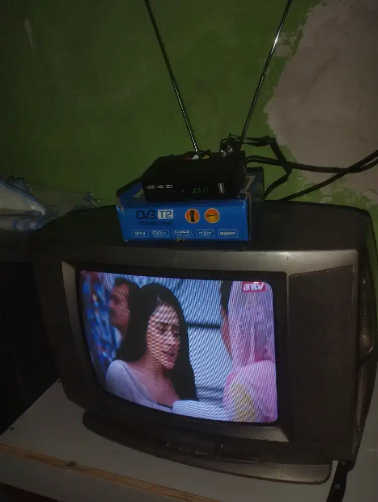Dijual tv Sharp 14 inc siap pake