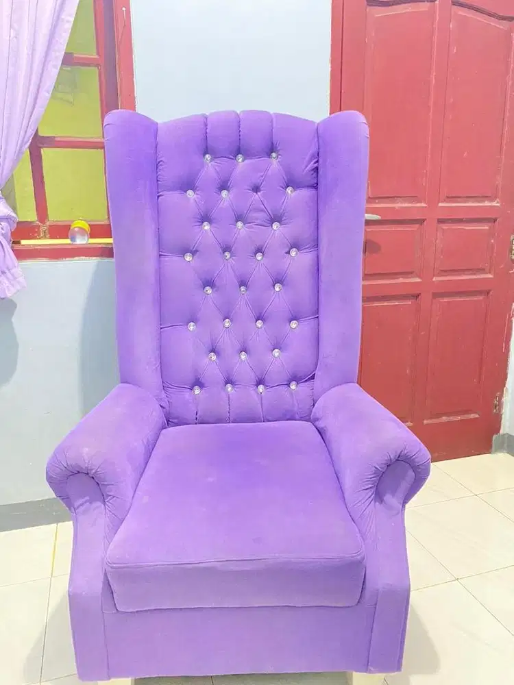 Preloved sofa ungu