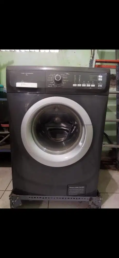 Mesin cuci electrolux