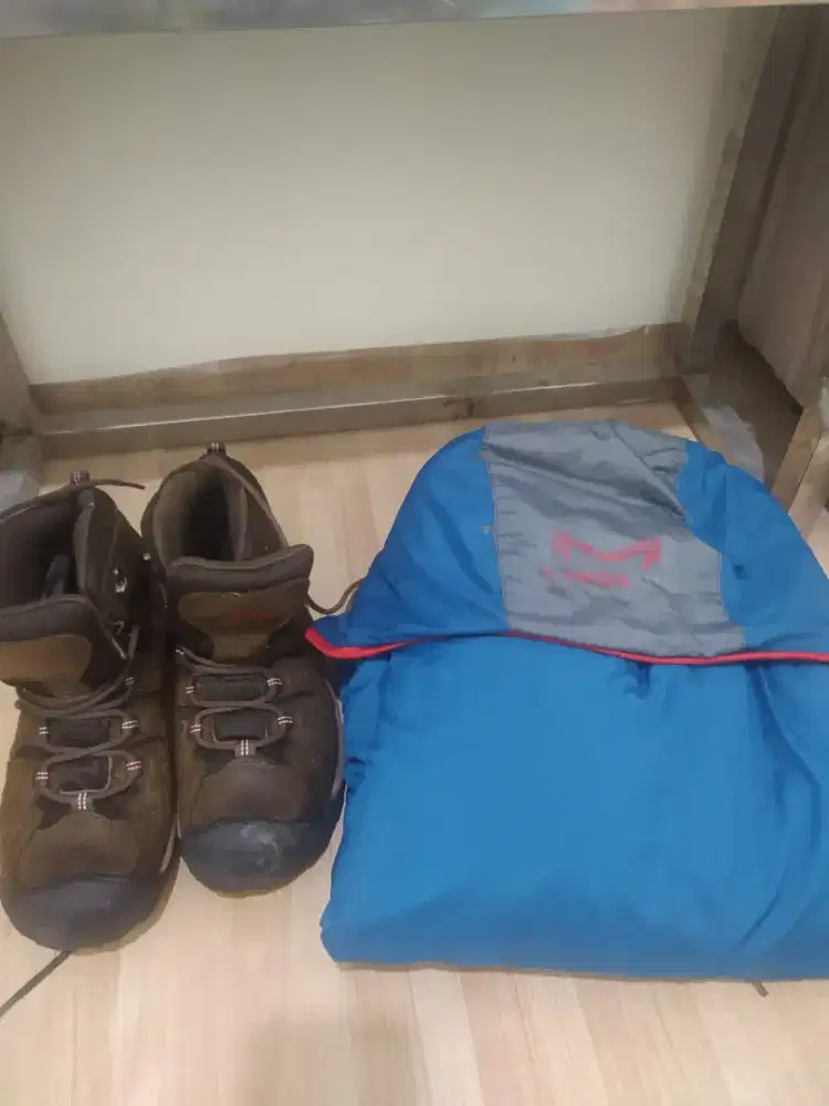 Sepatu Safety/gunung + sleeping bag