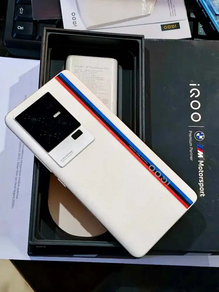 Iqoo 11 5G 16+8/256 Snapdragon 8 gen2 BMW Edition fullset ori
