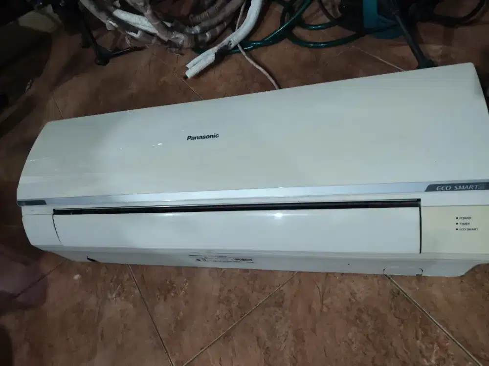 Ac Panasonic 1/2 pk kondisi rusak outdoor nya.