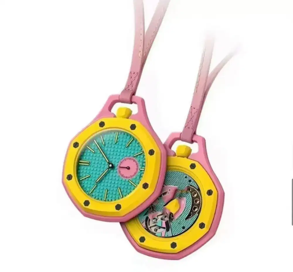 Jam kalung plastik, unik