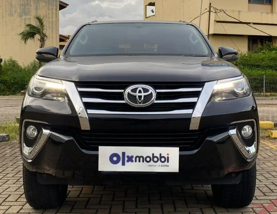 TDP 17 JT Toyota Fortuner 2.4 4x2 VRZ Solar-AT Hitam 2018