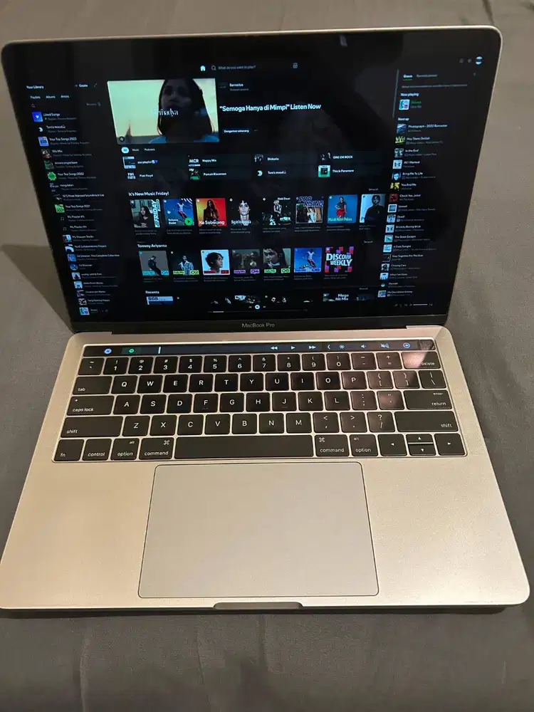 Macbook Pro i7 16GB 1TB Touchbar 2017 Touch Id not Macbook Air M1 M2