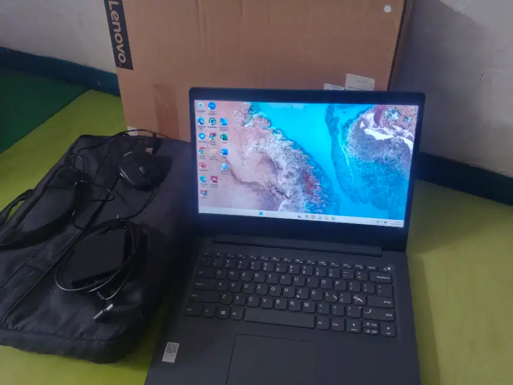 Laptop Lenovo V14 ram 8/256