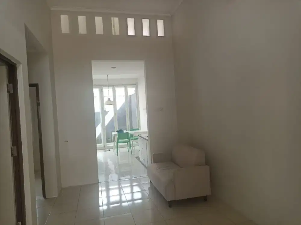 DISEWAKAN RUMAH DI KOTA BARU PARAHYANGAN (KBP) CLUSTER JINGGANAGARA SEMI FURNISH RENOV