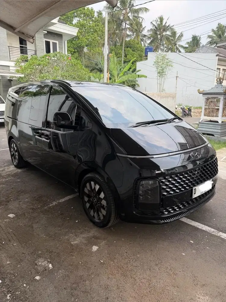 Dijual Staria 7 seater modif sofa bed LOW KM