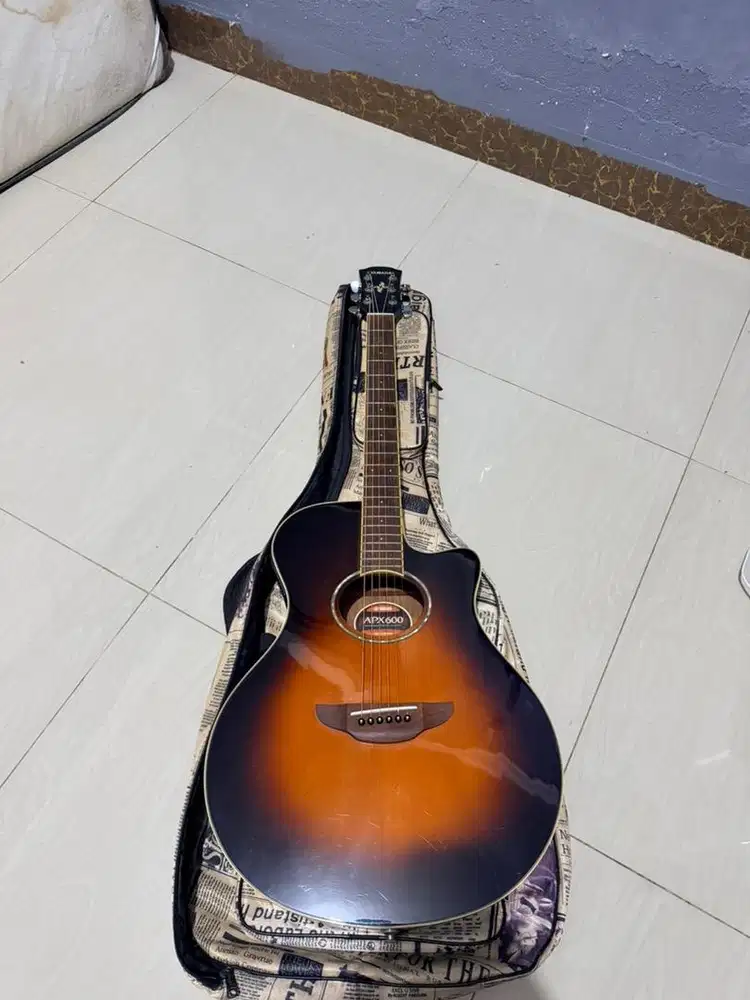 Guitar APX 600 Electric Accoustic