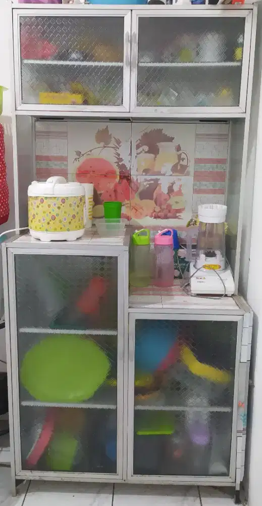 Lemari Piring Kaca Aluminium