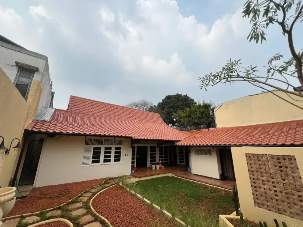 Disewakan Rumah di Kemang Selatan | LT 650 m² | Taman Luas | Lingkungan Elite