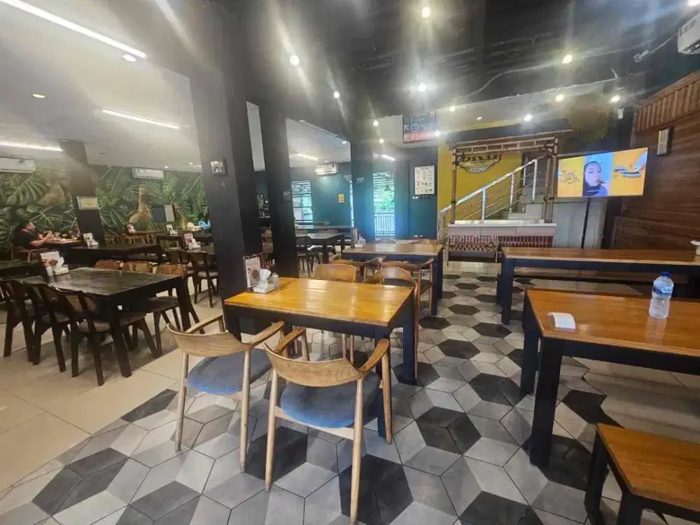 Ex Resto di Pinggir Jalan Raya Utama di Jl.Fatmawati, Jakarta Selatan