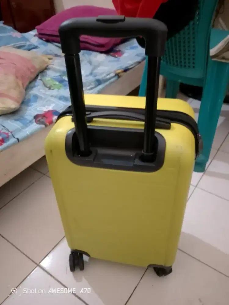 Koper Traveling warna kuning barang mulus . Nego