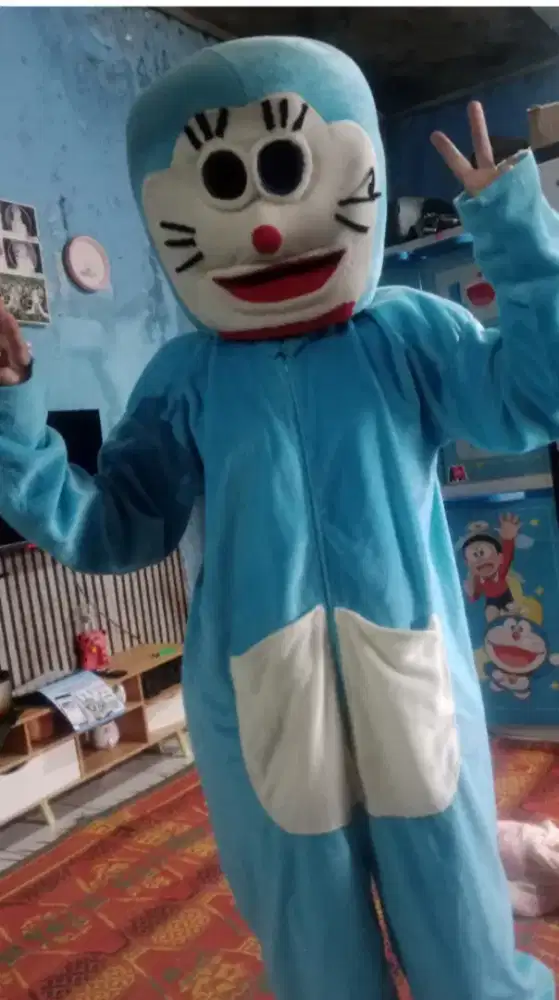 Kostum badut Doraemon