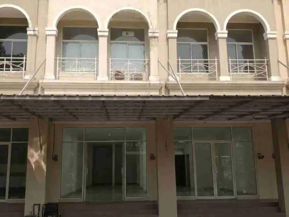 Disewakan/dijual Ruko 3 Lantai baru renovasi di Grand Galaxy Bekasi