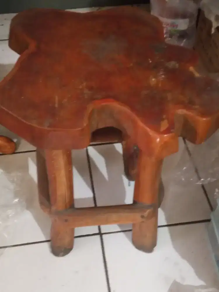 Meja kayu antik model potongan batang kayu