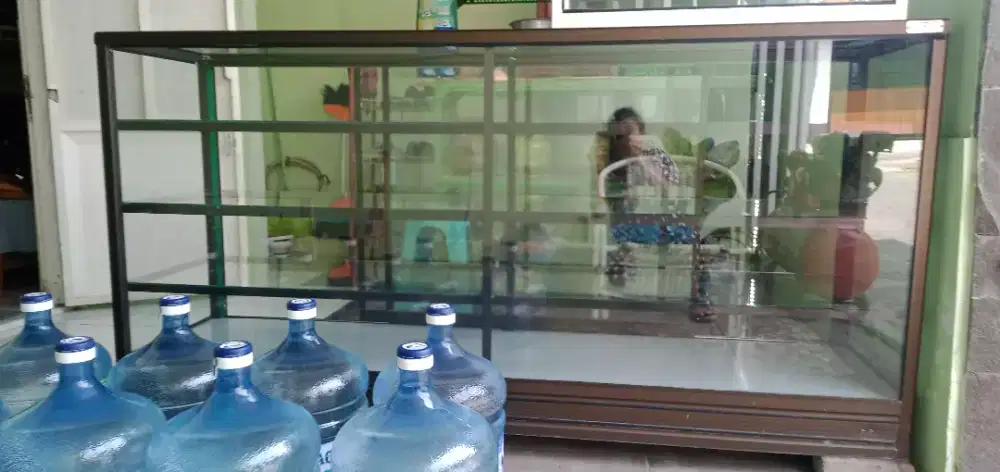 Dijual 2 etalase second  kondisi bagus