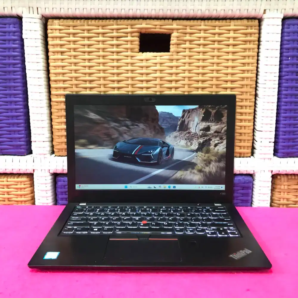 Laptop Lenovo ThinkPad X280 Bahan Semi Rubber, Warna Hitam DOP