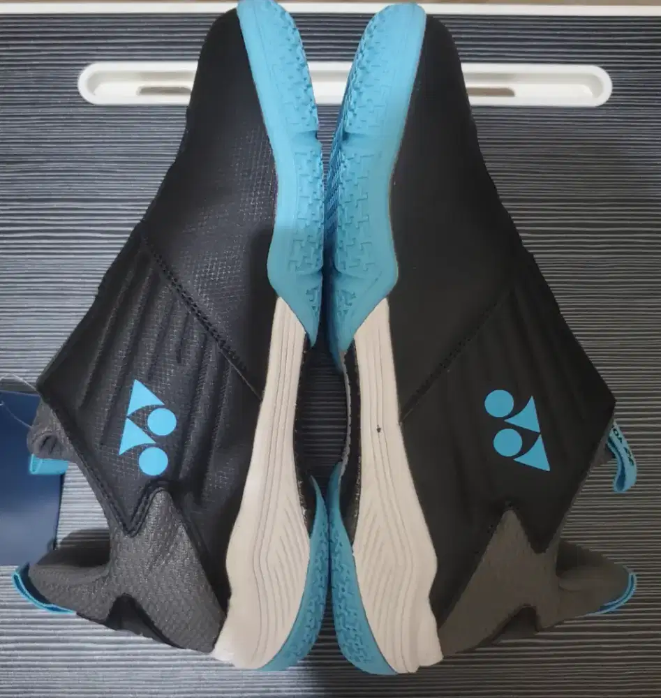 Sepatu badminton Yonex boa dial88