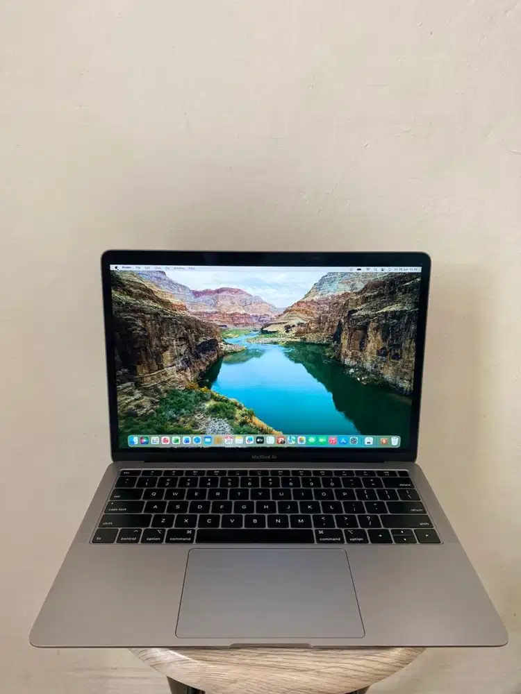 Macbook air 2018 mulus no minus