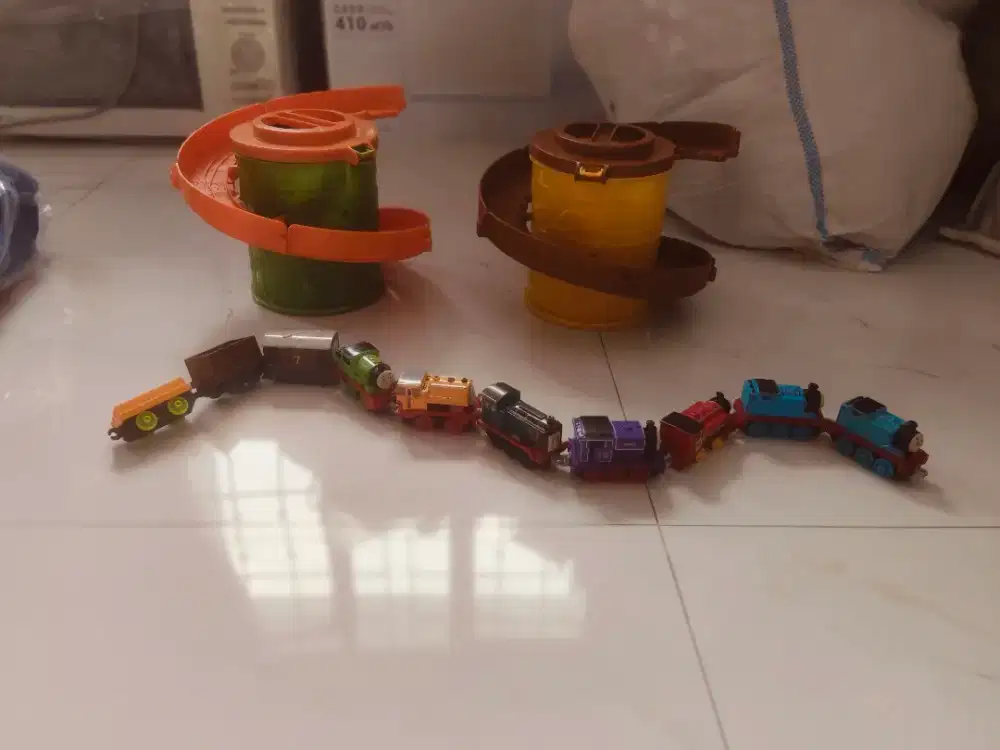 THOMAS & FRIENDS ADVENTURES SPIRAL 2PCS + TRAINS