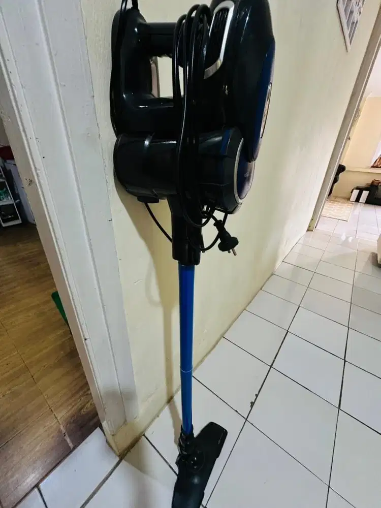 Vacuum warna biru bekas