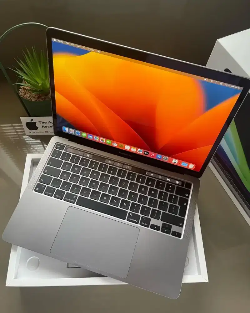 Macbook Pro M1 2020 Ram 8GB ssd 256GB mulus fulsett CC rendah