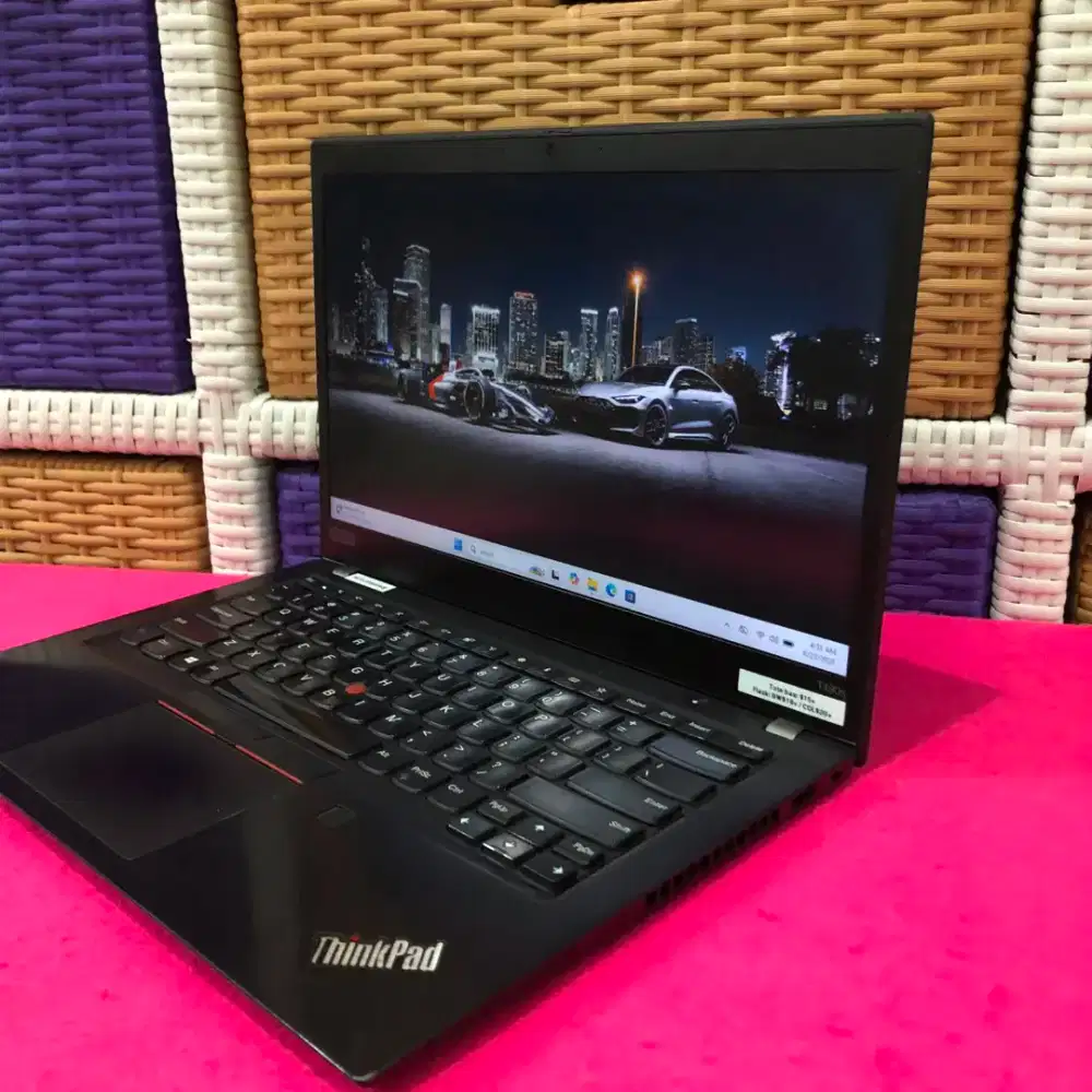 Laptop Lenovo ThinkPad T490S
Bahan Semi Rubber Warna Hitam DOP