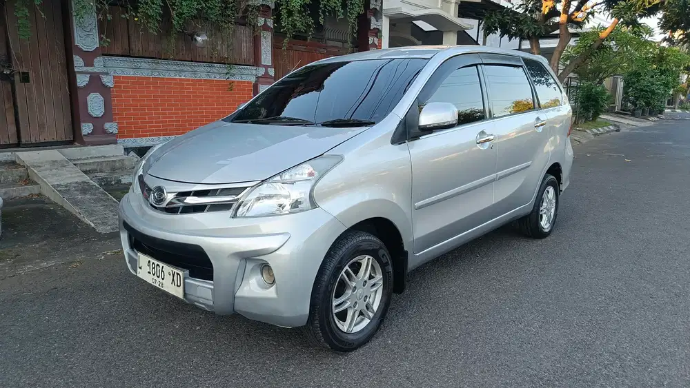 Xenia R Sporty Automatic 2013 (Airbags)