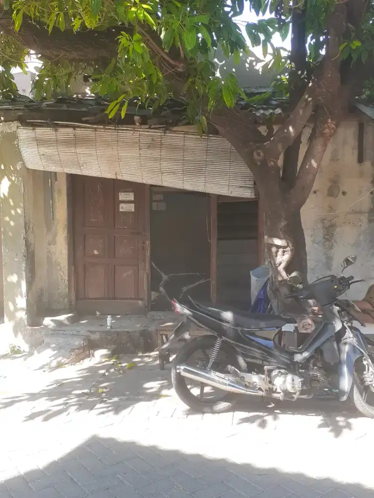 Rumah dijual, lokasi.pinggir jalan raya, bagus untuk bka usaha