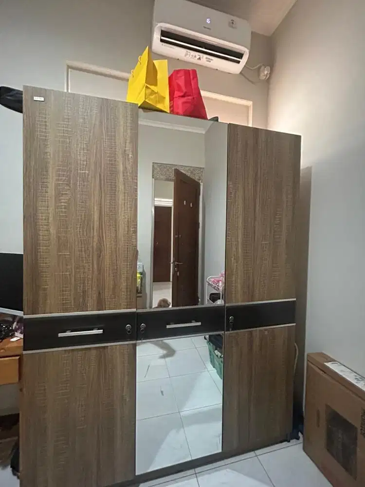 DIJUAL CEPAT LEMARI 3 PINTU
