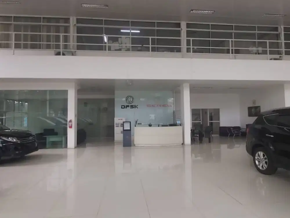 SHOWROOM MOBIL, lokasi strategis di Jl. Jend. Sudirman, Kranji, Bekasi Barat.