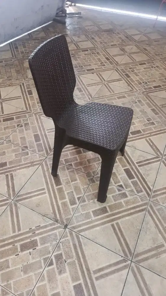 Kursi plastik Napoly