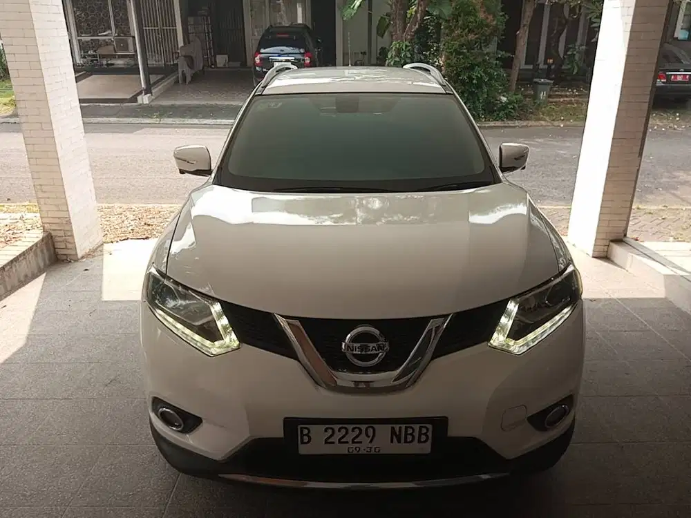 Xtrail 2.5 Matic Putih Tipe tertinggi