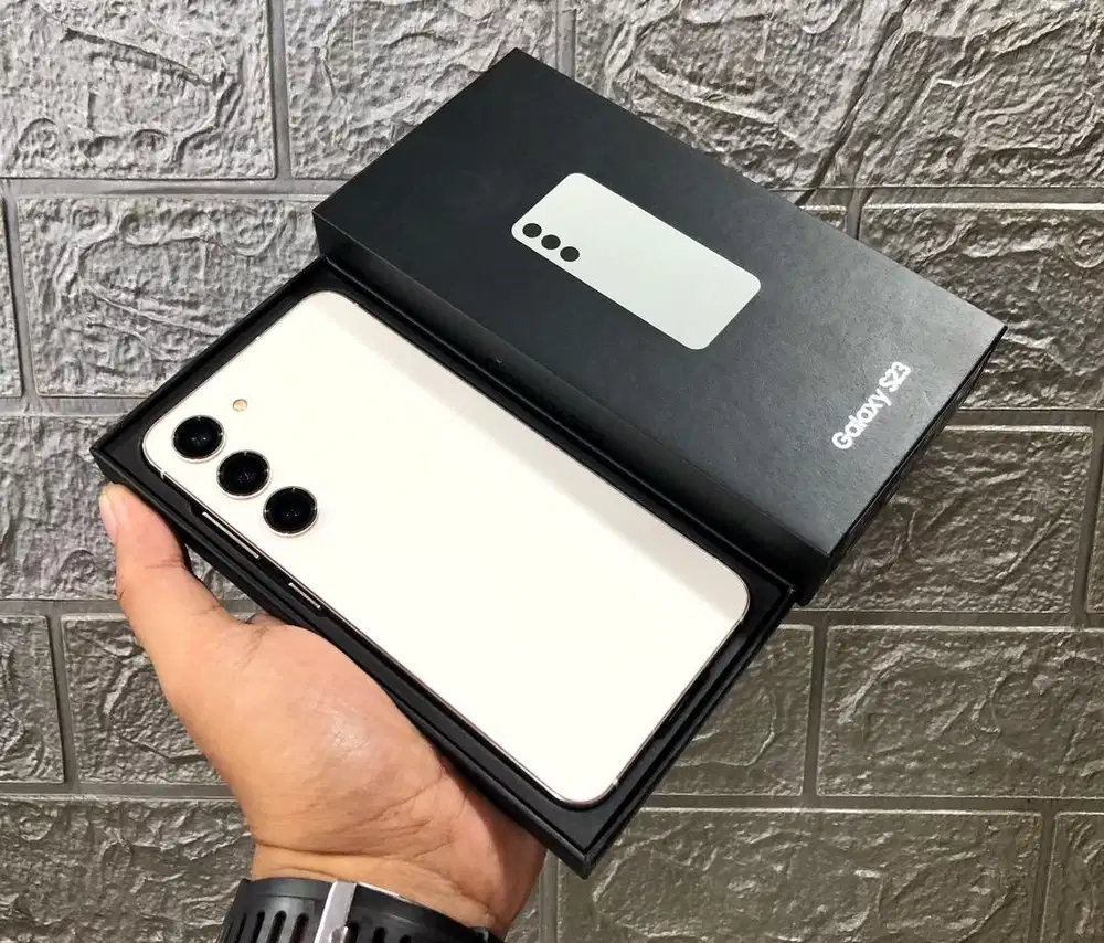 Samsung S23 8/256