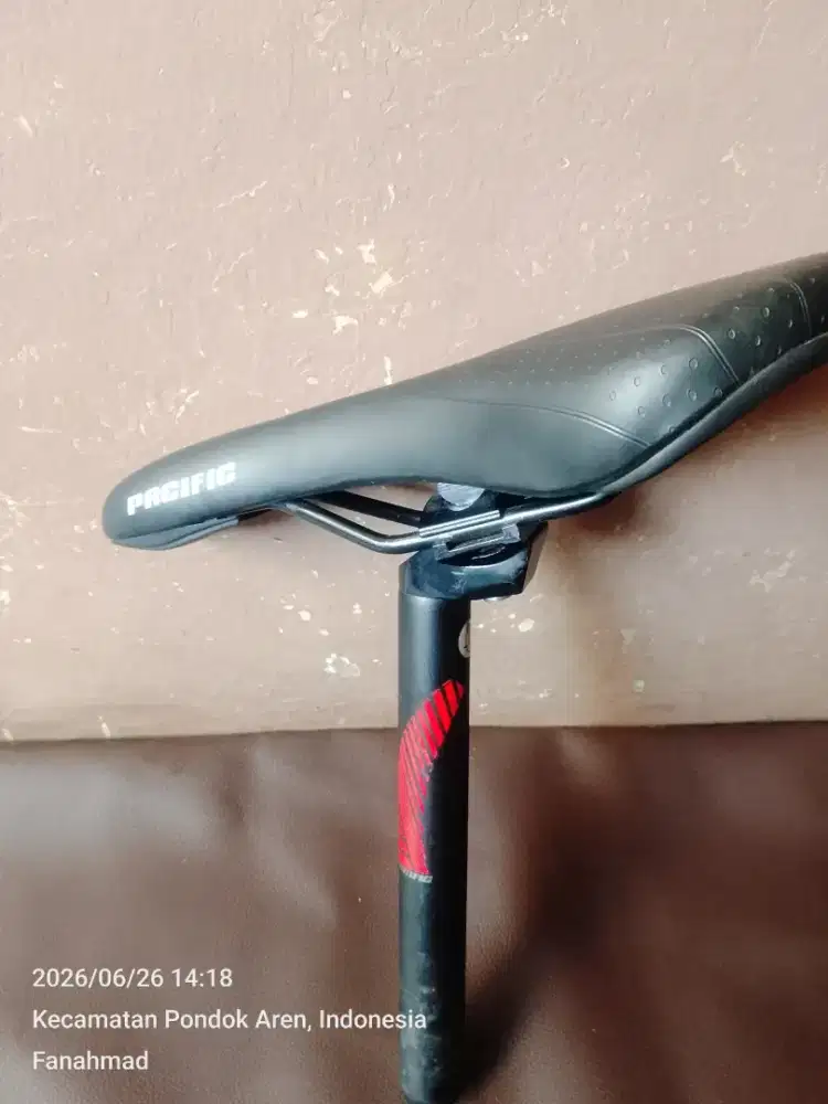 sadel dan seatpost pacific 27,2 panjang 25cm